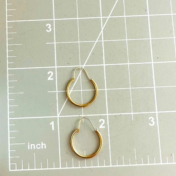 Vintage 14 KT Gold Hoop Dainty Earrings